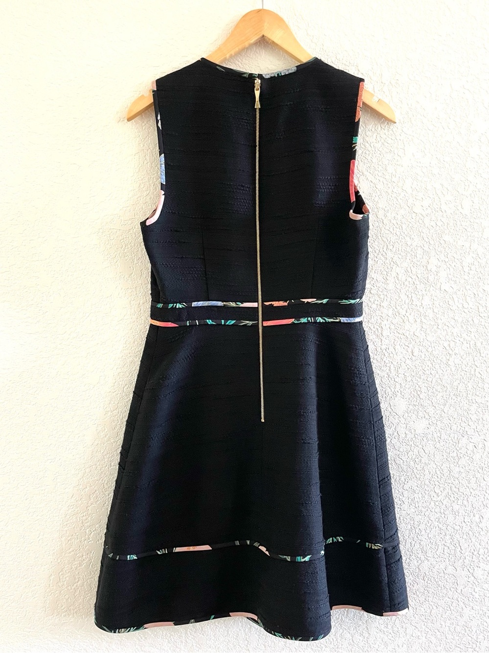 Kate Spade New York Blossom Trim Tweed Dress Size 6 Black Floral EUC - Picture 6 of 11